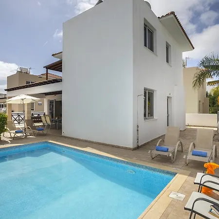 Leona Near Konnos Tatil Evi